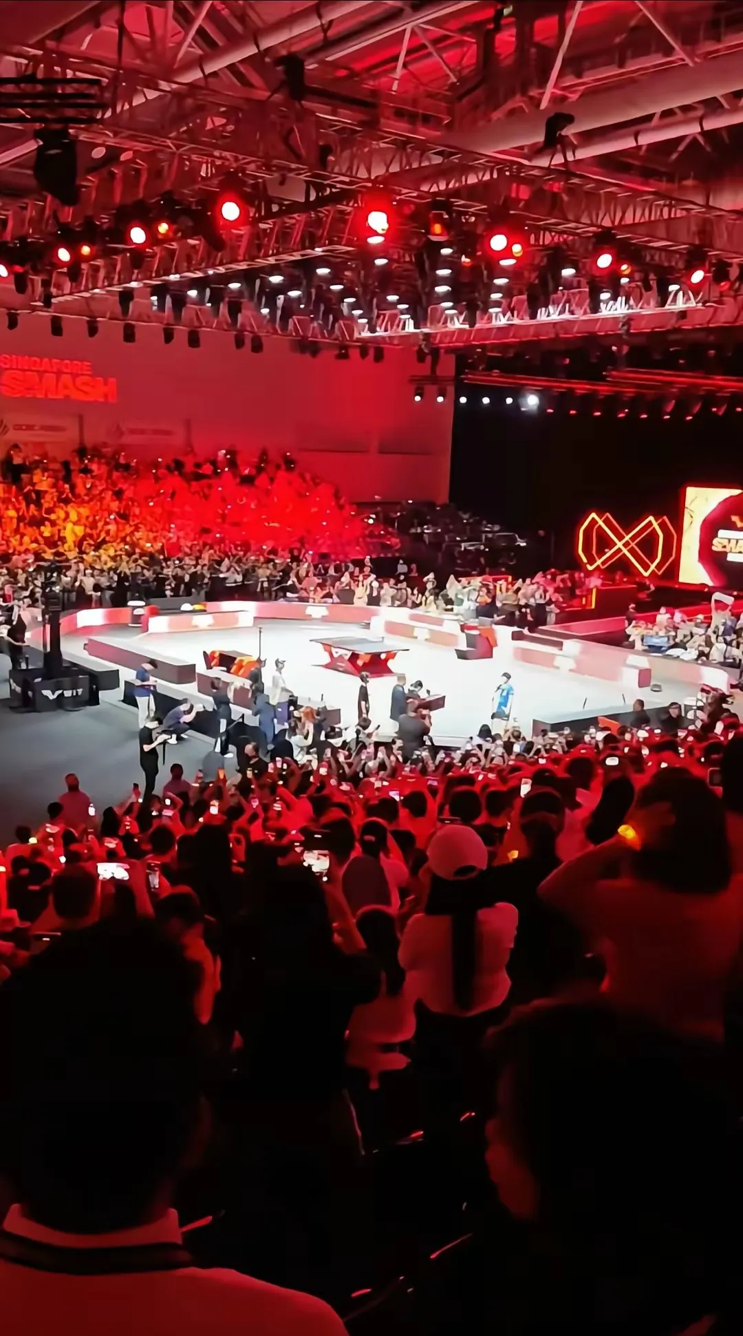 精彩对决激发观众热情，现场气氛火爆高潮