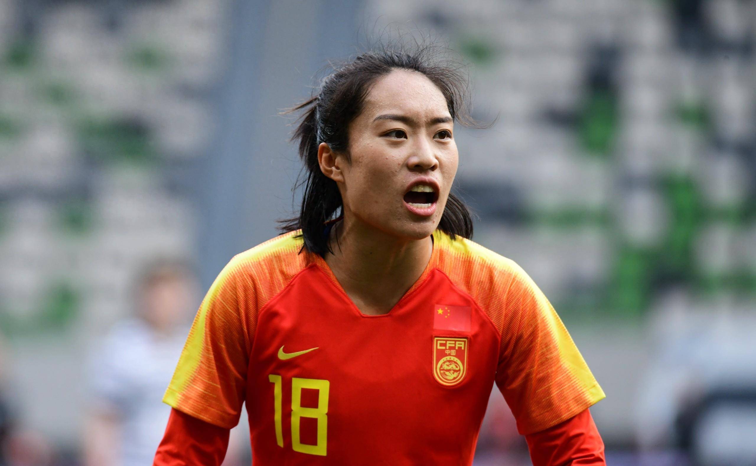 女足赛场上的杰出表现受赞誉