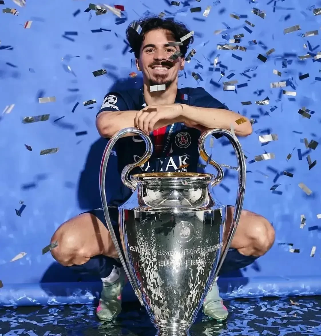 PSG主场大胜圣埃蒂安,稳居榜首 PSG主场大胜圣埃蒂安,稳居榜首