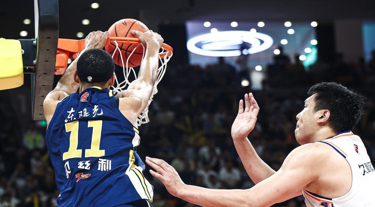 广东队险胜火箭,利拉德点燃赛场 广东队险胜火箭,利拉德点燃赛场