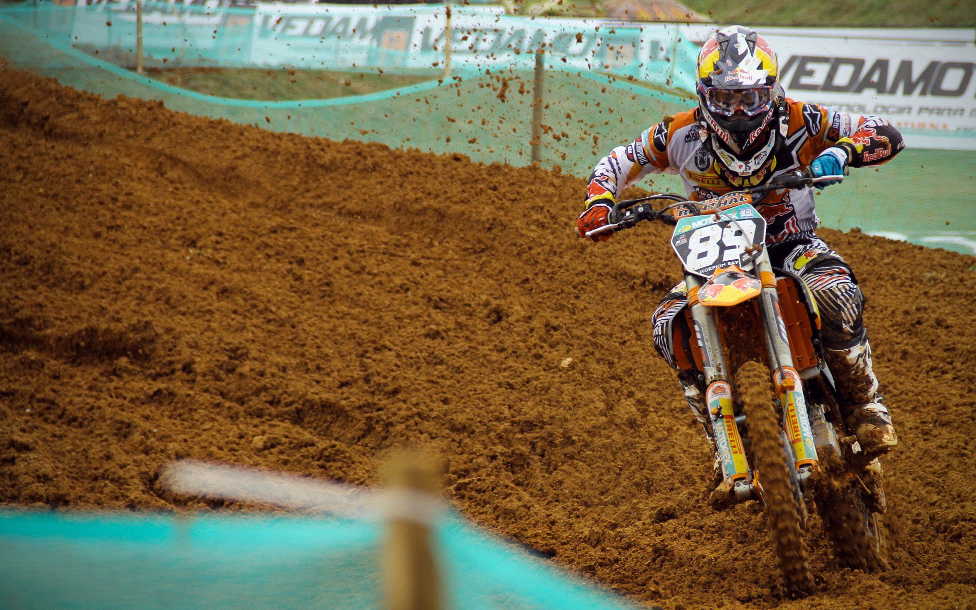 宿敌的黄昏，哈斯绝地逆袭，拉塞尔独霸银石